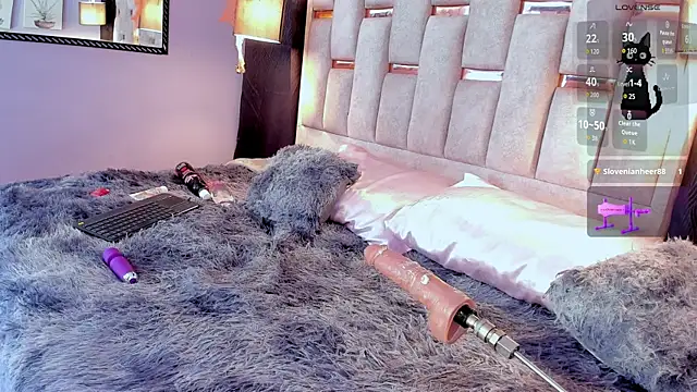 melody-rouss online show from 10/31/25, 03:57