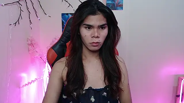 Snapshot of dianne_swift chatting on 10/31/25, 03:24 dianne swift online show from 10/31/25, 03:24