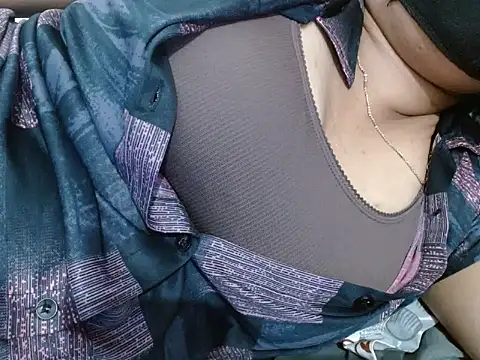 Snapshot of Vaani_Singha chatting on 09/14/25, 05:39 Vaani Singha online show from 09/14/25, 05:39