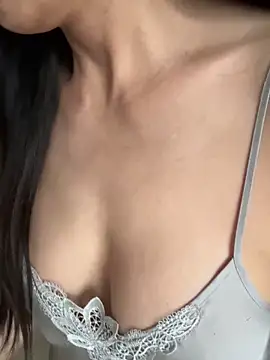 Snapshot of xiiuuff18 chatting on 10/18/25, 11:27 xiiuuff18 online show from 10/18/25, 11:27