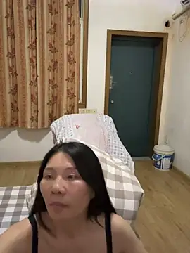 Snapshot of xiiuuff18 chatting on 10/30/25, 11:55 xiiuuff18 online show from 10/30/25, 11:55