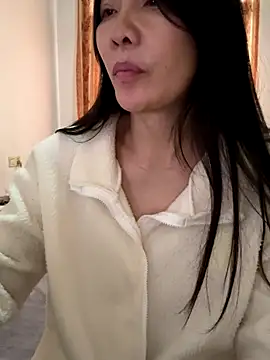 Snapshot of xiiuuff18 chatting on 11/11/25, 02:00 xiiuuff18 online show from 11/11/25, 02:00