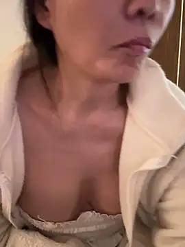 Snapshot of xiiuuff18 chatting on 11/16/25, 12:38 xiiuuff18 online show from 11/16/25, 12:38