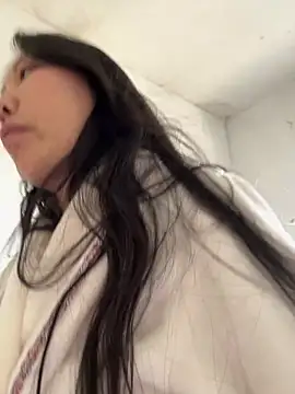 Snapshot of xiiuuff18 chatting on 11/19/25, 01:38 xiiuuff18 online show from 11/19/25, 01:38