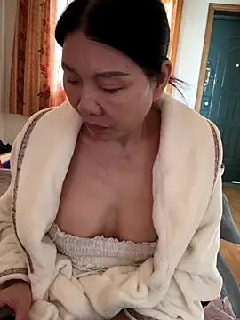 Snapshot of xiiuuff18 chatting on 11/20/25, 01:50 xiiuuff18 online show from 11/20/25, 01:50