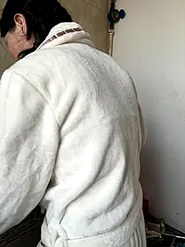 Snapshot of xiiuuff18 chatting on 11/25/25, 11:49 xiiuuff18 online show from 11/25/25, 11:49