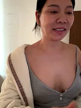 Snapshot of xiiuuff18 chatting on 11/28/25, 12:13 xiiuuff18 online show from 11/28/25, 12:13