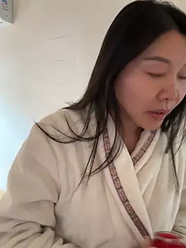 xiiuuff18 online show from 03/28/26, 12:43