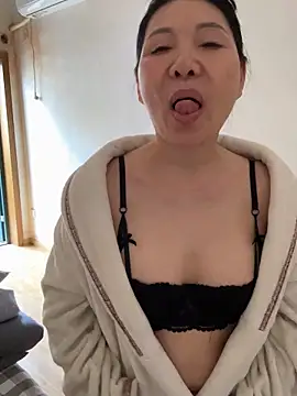 xiiuuff18 online show from 04/06/26, 04:46