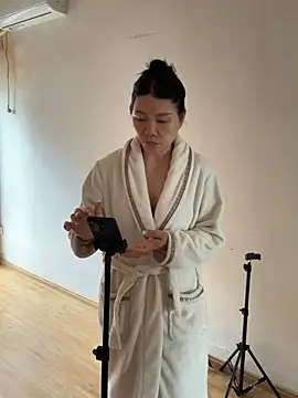 xiiuuff18 online show from 04/16/26, 04:24