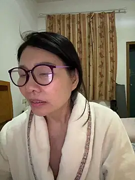 xiiuuff18 online show from 04/22/26, 11:12