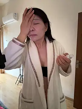 xiiuuff18 online show from 04/22/26, 11:17