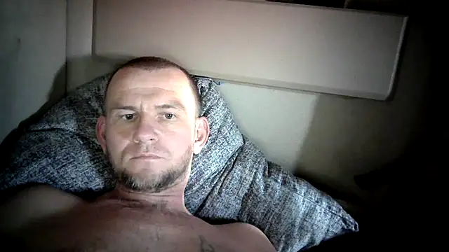 Snapshot of RoadDaddyXL chatting on 09/15/25, 12:16 RoadDaddyXL online show from 09/15/25, 12:16