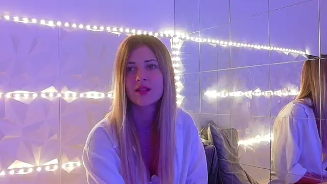 Aishha  online show from 10/07/25, 05:04