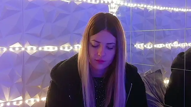 Aishha  online show from 12/02/25, 06:08