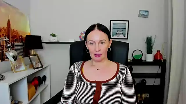 Velvet Jasmine online show from 10/14/25, 05:36