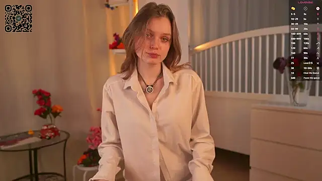 Snapshot of MandaReh chatting on 09/13/25, 04:07 MandaReh online show from 09/13/25, 04:07