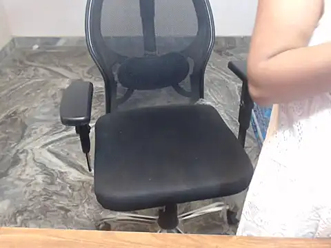  LoveBirds online show from 04/09/26, 06:13