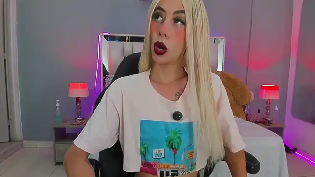 Darlyn tenderhot   online show from 10/18/25, 06:48