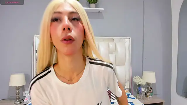 Darlyn tenderhot   online show from 11/08/25, 08:51