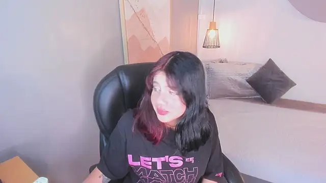 Julieth brown  online show from 11/14/25, 08:07