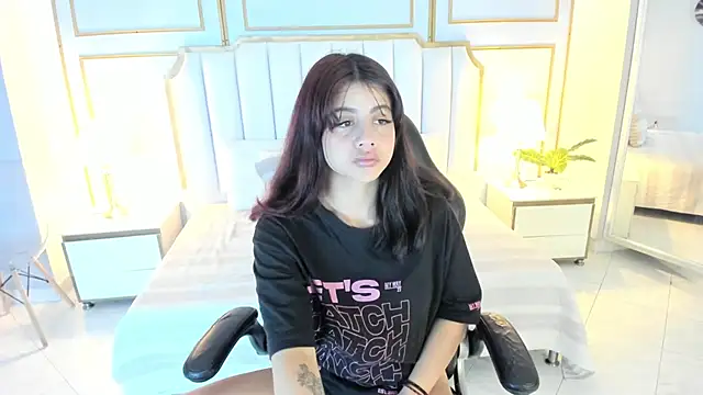 Julieth brown  online show from 02/25/26, 01:54