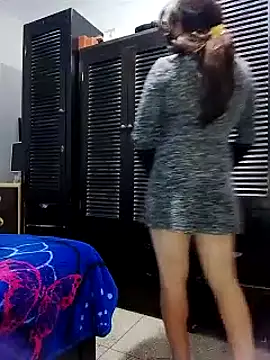 Snapshot of Banouti_23 chatting on 10/03/25, 04:04 Banouti 23 online show from 10/03/25, 04:04
