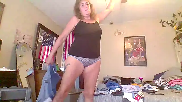 Snapshot of Bored_Grandma chatting on 09/30/25, 07:19 Bored Grandma online show from 09/30/25, 07:19
