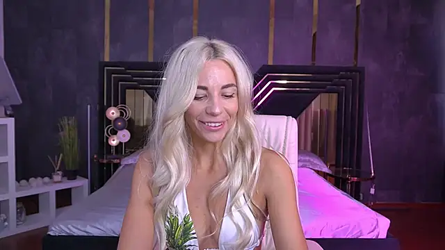 BellaRayyy online show from 09/28/25, 06:19