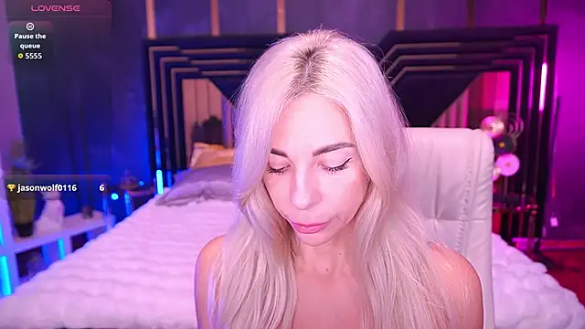 BellaRayyy online show from 11/30/25, 06:50