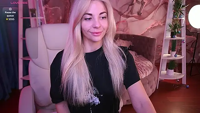 BellaRayyy online show from 03/16/26, 05:44