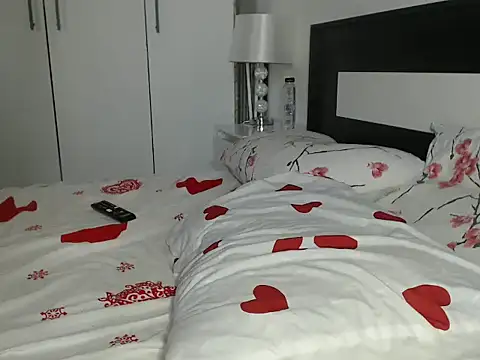 Snapshot of petite_danielle chatting on 09/09/25, 07:19 petite danielle online show from 09/09/25, 07:19