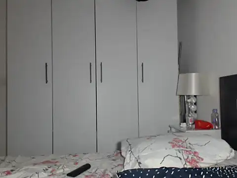 Snapshot of petite_danielle chatting on 10/01/25, 11:00 petite danielle online show from 10/01/25, 11:00