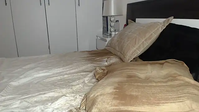 Snapshot of petite_danielle chatting on 11/27/25, 08:55 petite danielle online show from 11/27/25, 08:55