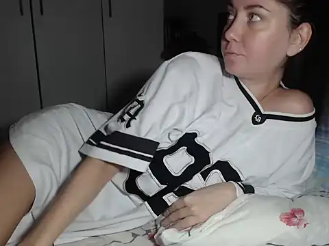 Snapshot of petite_danielle chatting on 12/02/25, 12:27 petite danielle online show from 12/02/25, 12:27