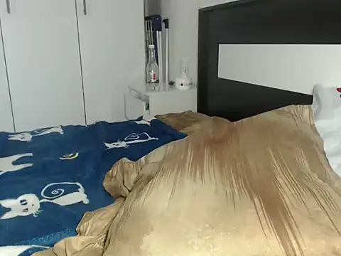 Snapshot of petite_danielle chatting on 03/03/26, 08:20 petite danielle online show from 03/03/26, 08:20