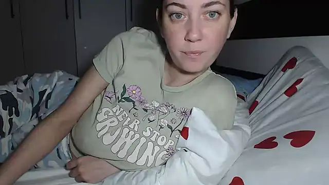 Snapshot of petite_danielle chatting on 05/22/26, 10:48 petite danielle online show from 05/22/26, 10:48