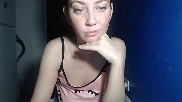 petite danielle online show from 07/13/26, 07:27