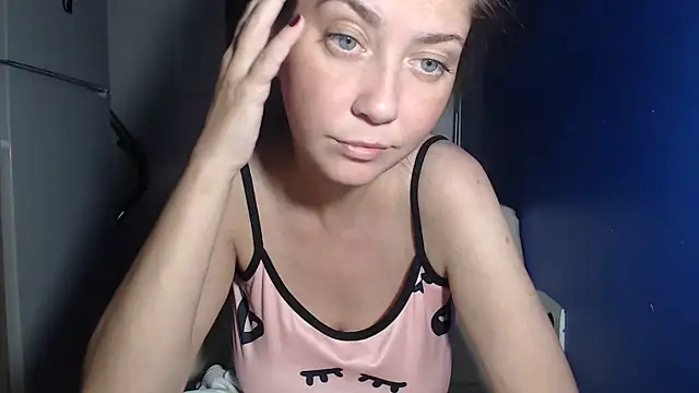 petite danielle online show from 07/27/26, 07:32
