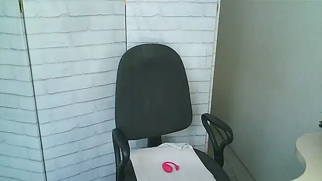 Helen xi  online show from 01/15/26, 05:23