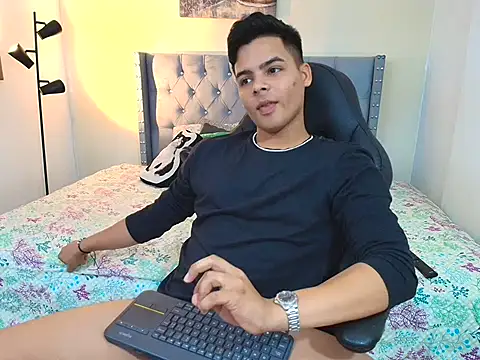 Snapshot of stewart_mateo_ chatting on 09/20/25, 03:07 stewart mateo online show from 09/20/25, 03:07