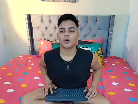 Snapshot of stewart_mateo_ chatting on 10/15/25, 02:01 stewart mateo online show from 10/15/25, 02:01