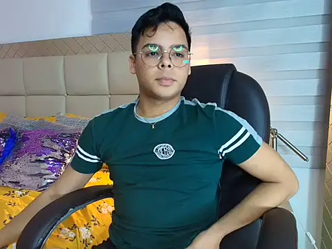 Snapshot of stewart_mateo_ chatting on 11/13/25, 02:10 stewart mateo online show from 11/13/25, 02:10