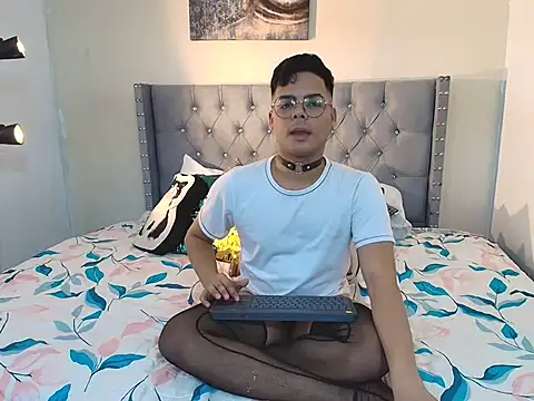 Snapshot of stewart_mateo_ chatting on 11/14/25, 02:10 stewart mateo online show from 11/14/25, 02:10