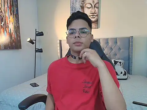 Snapshot of stewart_mateo_ chatting on 11/15/25, 07:32 stewart mateo online show from 11/15/25, 07:32