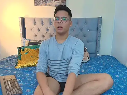 Snapshot of stewart_mateo_ chatting on 11/19/25, 02:11 stewart mateo online show from 11/19/25, 02:11