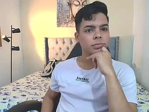 Snapshot of stewart_mateo_ chatting on 11/25/25, 02:11 stewart mateo online show from 11/25/25, 02:11