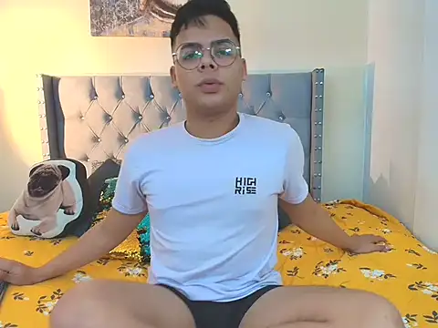 Snapshot of stewart_mateo_ chatting on 11/28/25, 02:14 stewart mateo online show from 11/28/25, 02:14