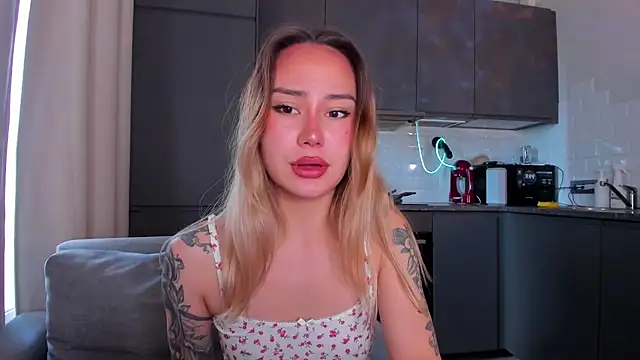 baobei03 online show from 10/18/25, 10:38