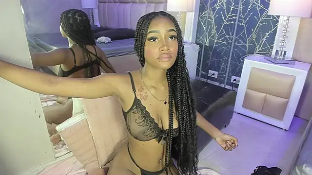 JulitPink online show from 11/30/25, 11:47